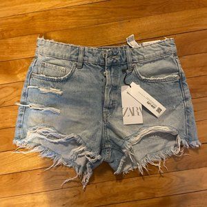 Zara high waist distressed jeans in size 6